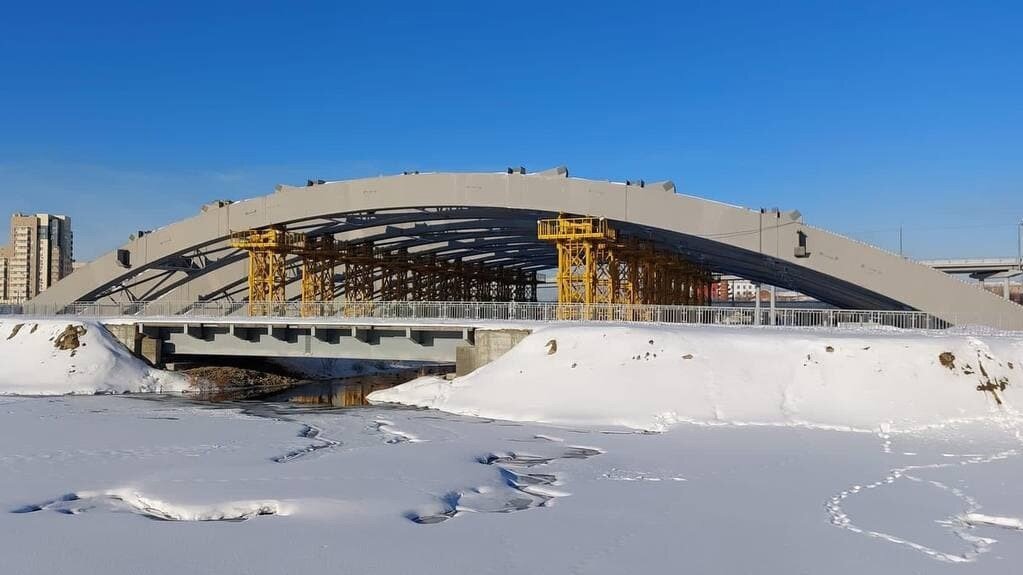 "Ребра Дубровского" красуются в самом центре Челябинска, на набережной. По-хорошему, проект нужно реализовать, чтобы вида не портил. Фото: Лидия Садчикова/предоставлено сайту "Царьград".