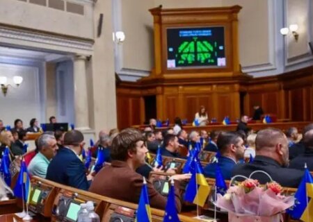    Многие «слуги народа» хотят сбежать из парламента, но их не отпускают