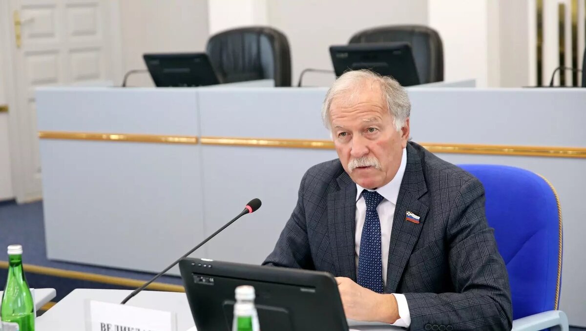     Властям Ставрополья необходимо усилить работу в сфере ЖКХ, отметил председатель региональной Думы Николай Великдань.