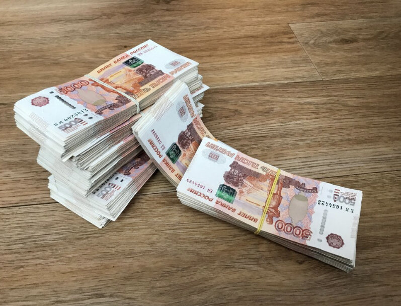Эта стопка денег - 3 миллиона рублей. Кажется такой маленькой. (Фото взято из открытых источников в интернете).