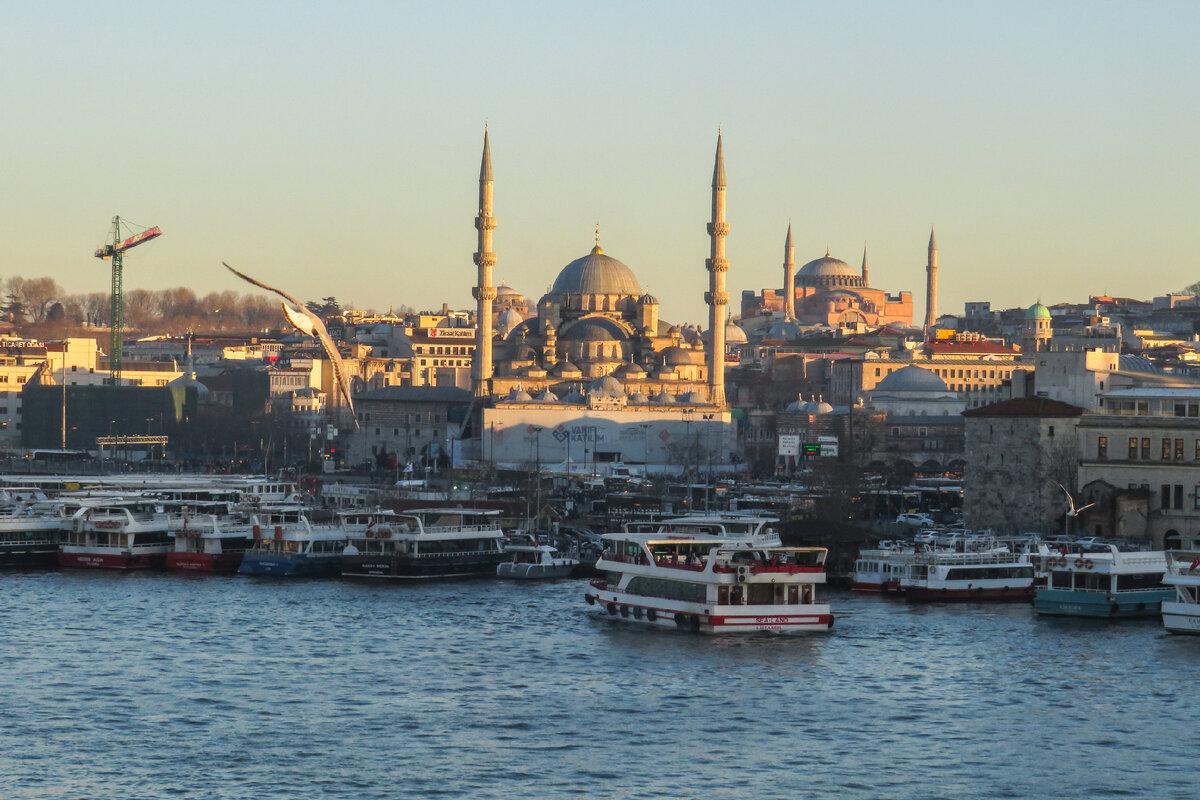 Вид на причал Eminönü