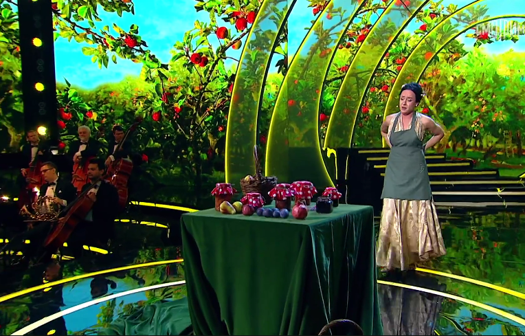 А  НА  ЗАДНИКЕ  ВООБЩЕ  ЧЕРЁМУХОЙ  И НЕ ПАХЛО, ДЛЯ  ЧЕГО ТАМ ЯБЛОКИ? ЕСТЕСТВЕННО,  ЖЮРИ НИЧЕГО  НЕ ПРОЧУВСТВОВАЛО 