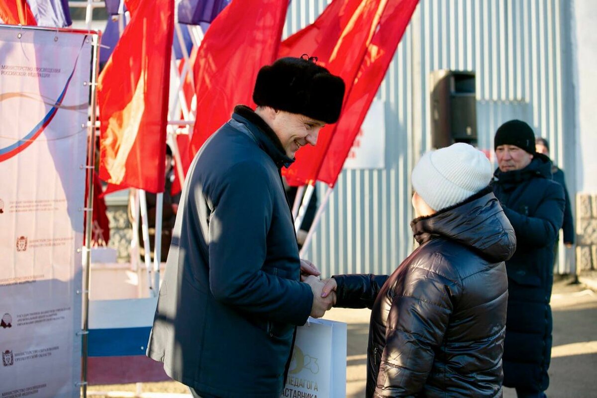  📷    Школам Оренбуржья передали 49 новых автобусов для перевозки учеников Кристина Просвиркина