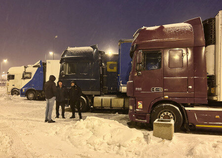    Венгерские дальнобойщики начали блокаду украинских