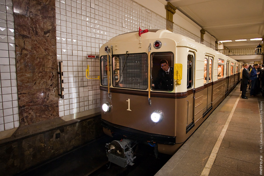 Старая московская метрополитена. Ретропоезд Сокольники вагон метро. Вагоны Московского метро 1935 года. Ретро поезд Сокольники. Метро ретро поезд Сокольники.