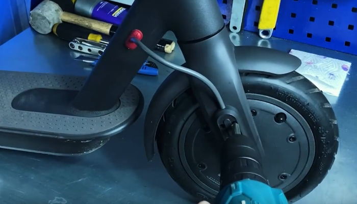 Фото 2. Снимаем пластиковые накладки с обеих сторон