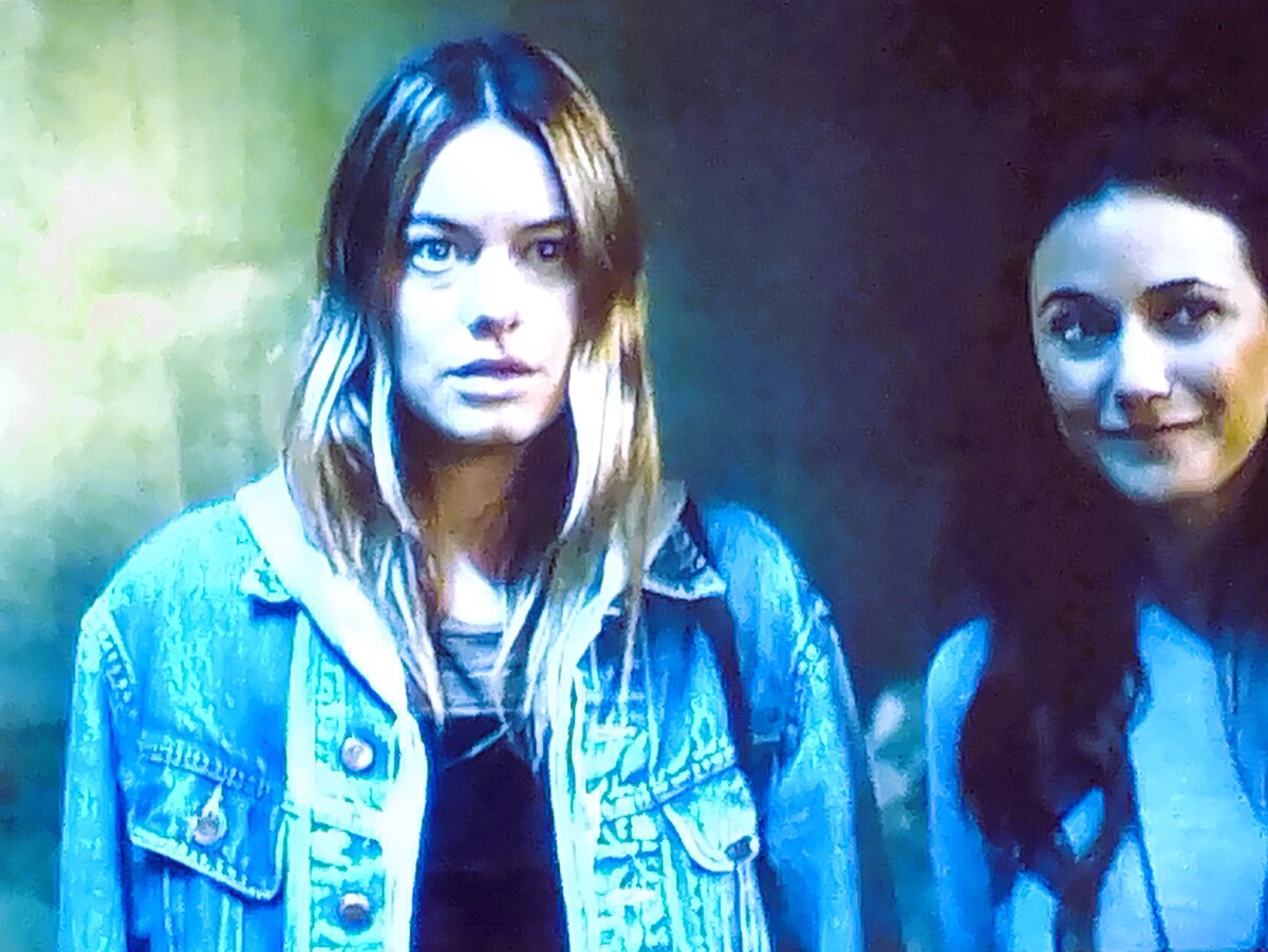 Аврора готовится вступить в секту "Космический рассвет"