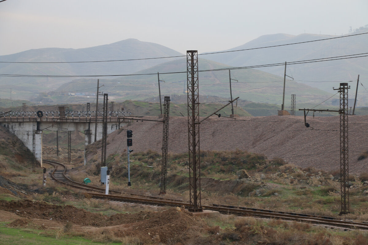 Алмалык (кельбаджарский район). Алмалык памятник дружбы народов. Алмалык город в узбекистане. Узбекистан ташкентская область алмалык. Алмалык.