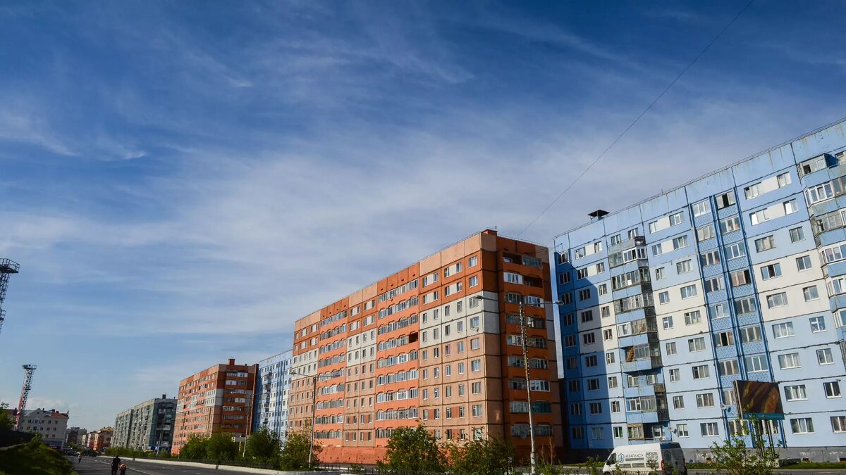     В России работают почти 20 тысяч промышленных предприятий. Наиболее плотно они расположены в Сибири, на Урале, на Севере, в центральной части России. Города, расположенные здесь, страдают от экологических проблем, которые, надо сказать, сегодня активно решаются на федеральном уровне.