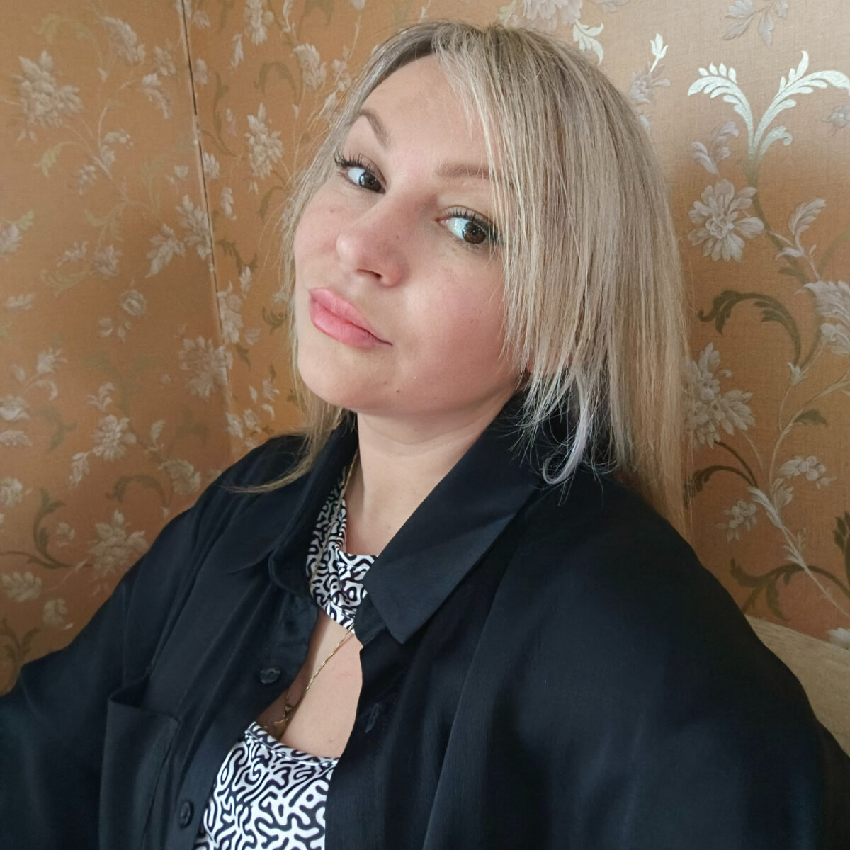 Фото автора. Я Маргарита, почти год веду блог на Дзен. Ушла из Инстаграм. Люблю разбирать свою статистику, делать эксперименты в целях развития канала и делюсь этим со своими подписчиками. 