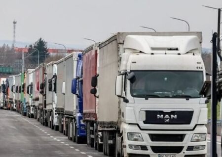    Словацкие грузоперевозчики возобновили блокировку украинских фур
