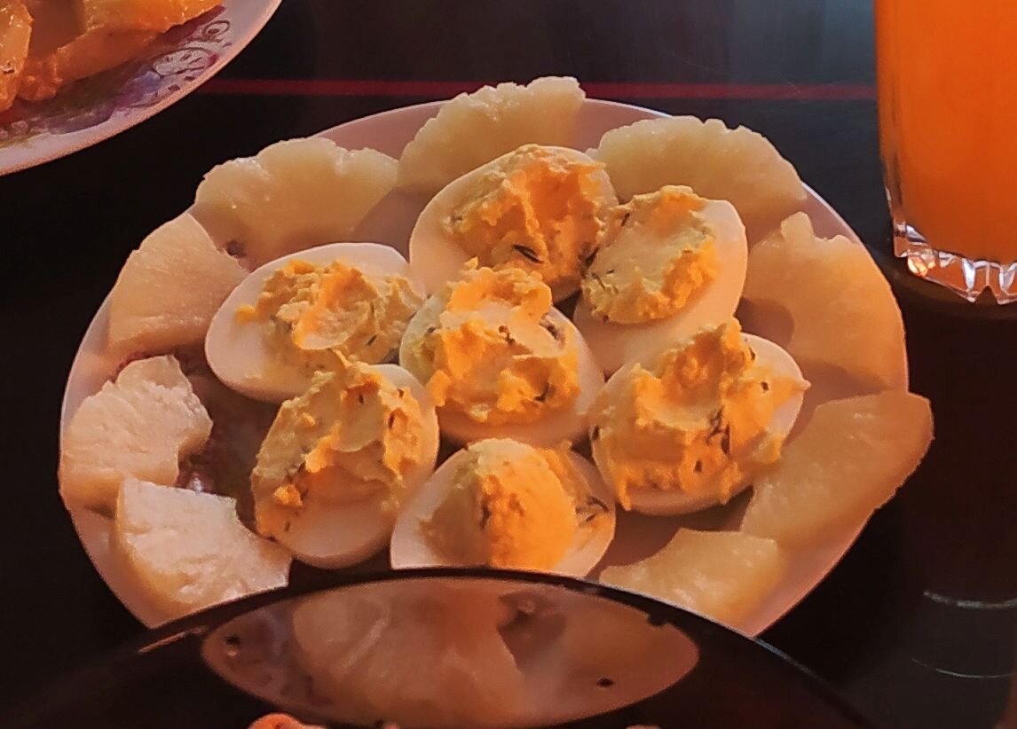 А можно просто подать ананас к столу.