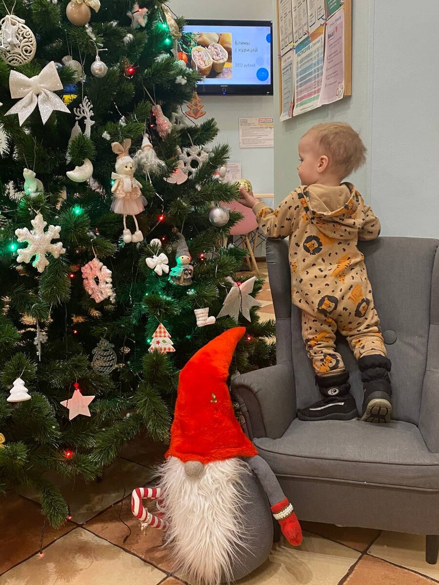 Пусть каждый шар на елке приносит радость, а мечты и детишек, и взрослых сбудутся в этот волшебный праздничный сезон! 🎅🎁