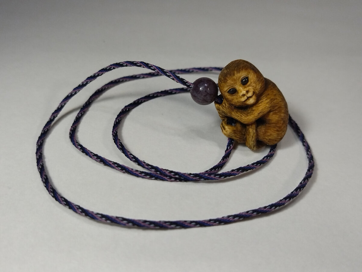 Бивень мамонта, чёрные кораллы, шёлковый кумихимо, бусина агат ... Катабори (形彫)