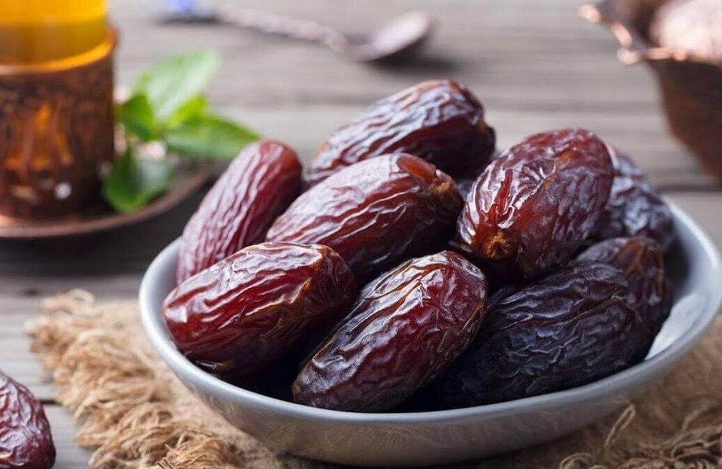 Финики морковь. Medjoul Dates финики. Королевские финики меджул. Финики hurma хурма.