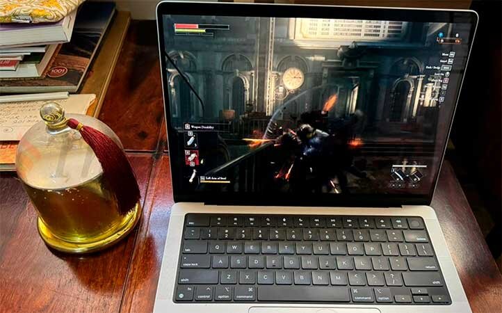 MacBook Pro изначально запускает игру Lies of P