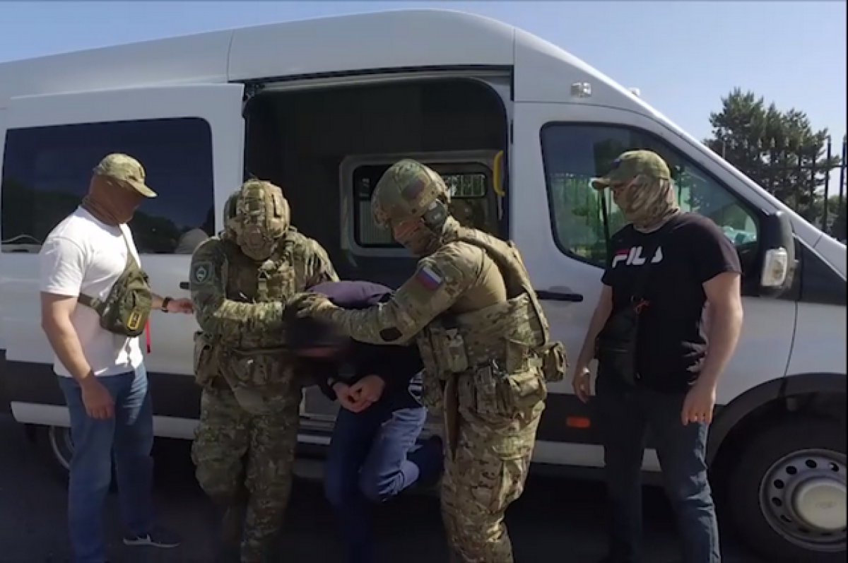    Сотрудники ФСБ России задержали в КЧР 14 членов экстремистской организации