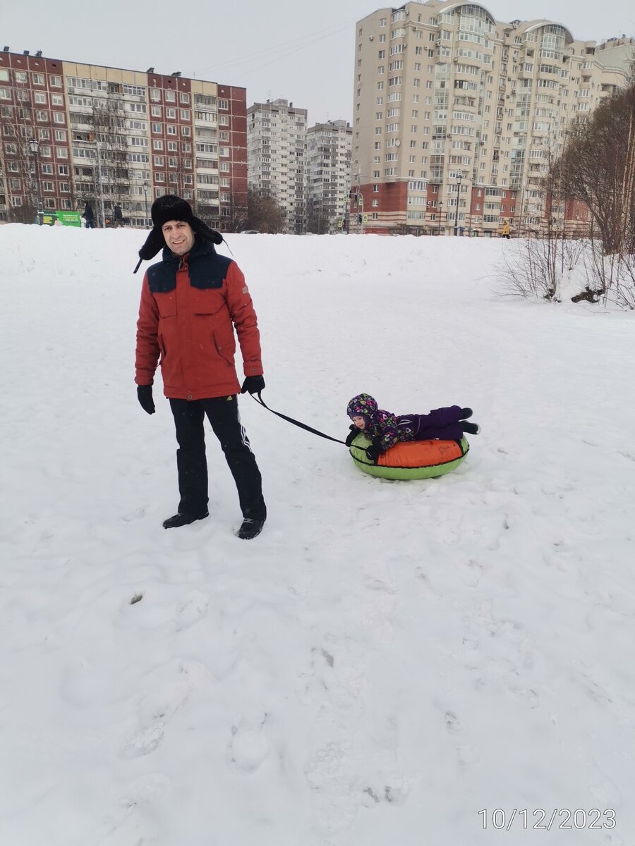 Зимние развлечения. Катались на ватрушке и коньках. ⛸️ | Растём вместе с  детьми. Учу, играю, развиваю. 🤗 | Дзен