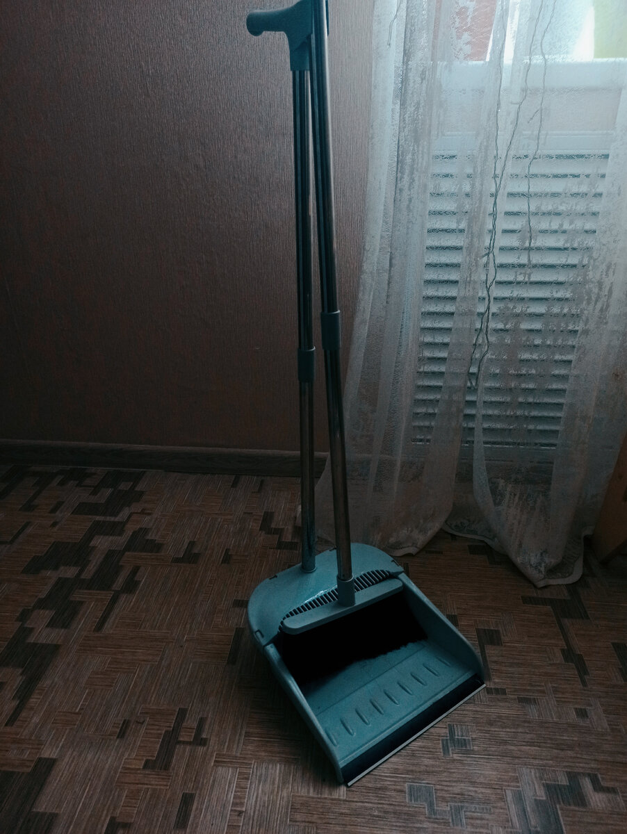 Щетка и совок