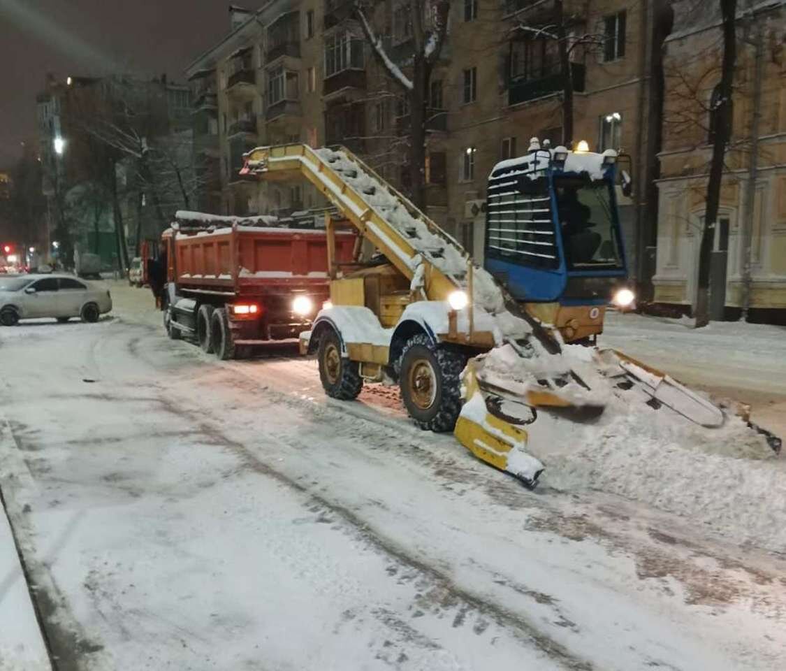 С последствиями снегопада в Воронеже ночью будут бороться свыше 200 единиц  техники | Горком36 | Воронеж | Дзен