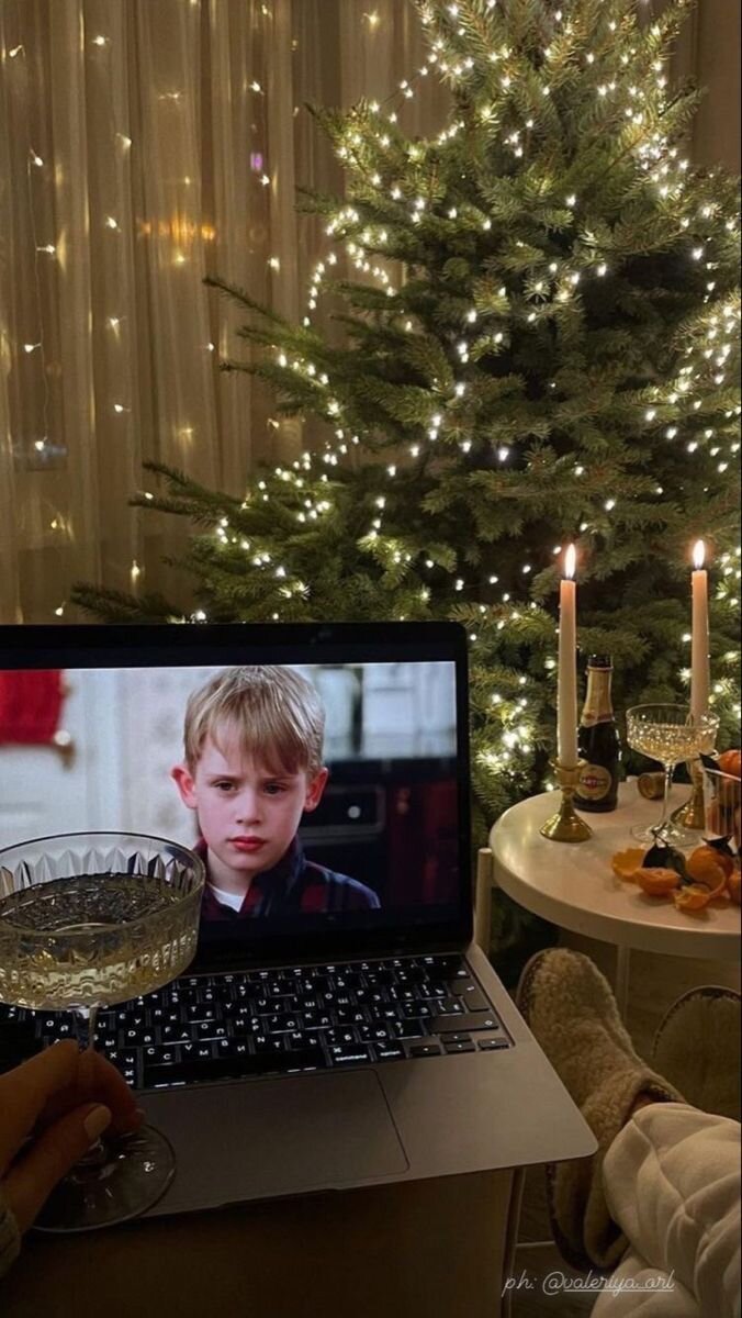 Настоящий дух Нового года! Новогодние праздники с любимыми фильмами. Фото из Пинтерест. Автор @valeriya_arl