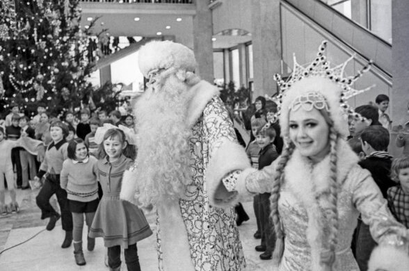 Новогодний хоровод в Кремлевском дворце съездов, Москва, 1977 год
© Фотохроника ТАСС/ Николай Малышев и Валерий Христофоров