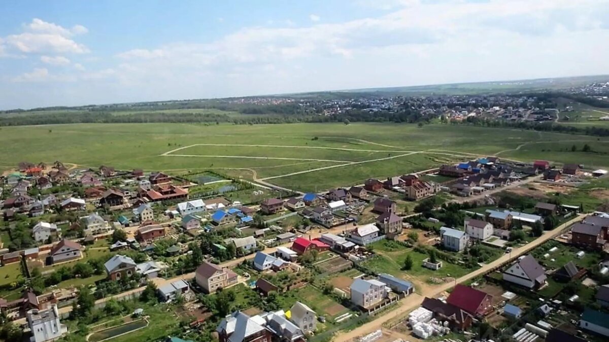     Нынешней осенью в Москве ударными темпами дорожала вся недвижимость: от квартир до коттеджных поселков и земли. Цена на землю в пределах Новой Москвы выросла больше, чем в два раза с начала сентября. Это тренд по всей стране.