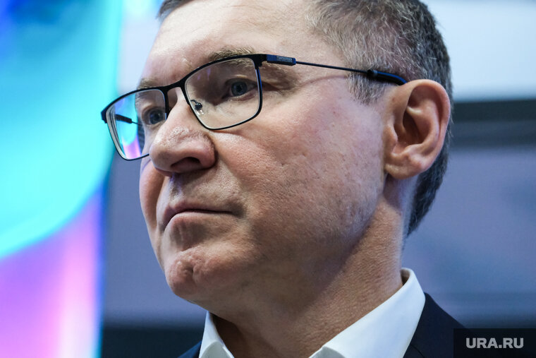    Владимир Якушев уверен, что Конституция поможет стране развиваться успешно
