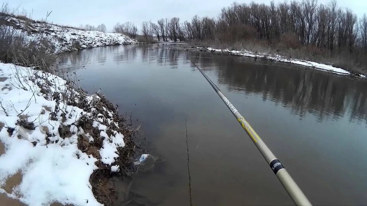 Маховая удочка — это универсальный инструмент для рыбалки практически на любом стоячем или слабопроточном водоёме.