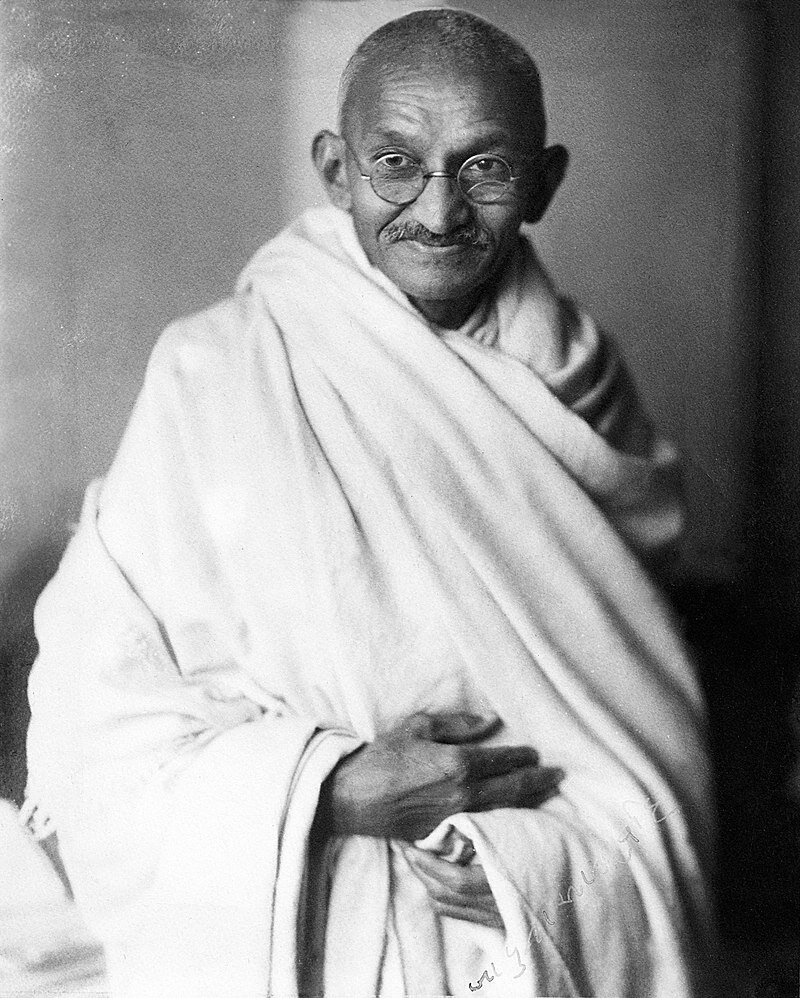 Махатма Ганди (1869 - 1948) - индийский политик, философ и общественный деятель. Фотография сделана в Лондоне в 1931 году.