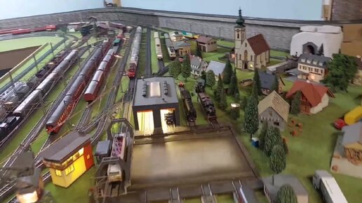 задача про товарный поезд. со станции вышел товарный поезд. со станции вышел товарный поезд. электричка из пункта а в пункт б. скорость пассажирского поезда.