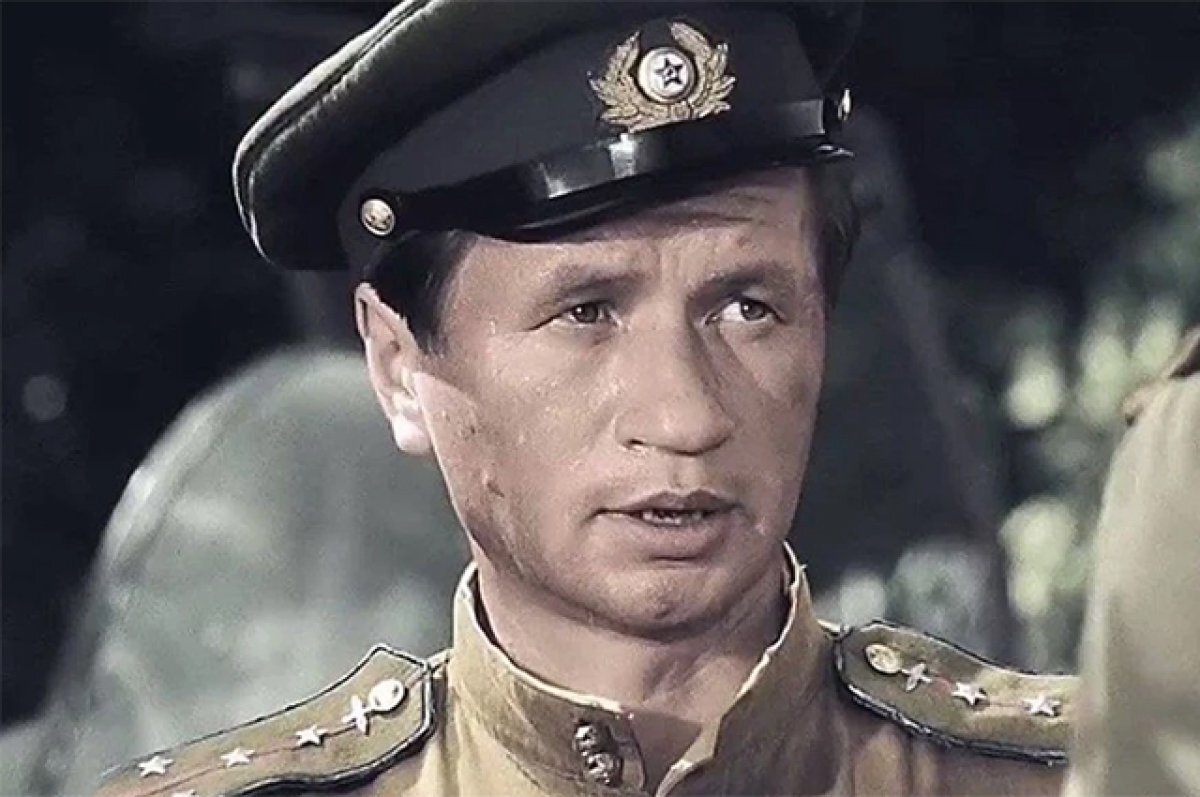    Леонид Быков в фильме «В бой идут одни «старики», 1974 год.