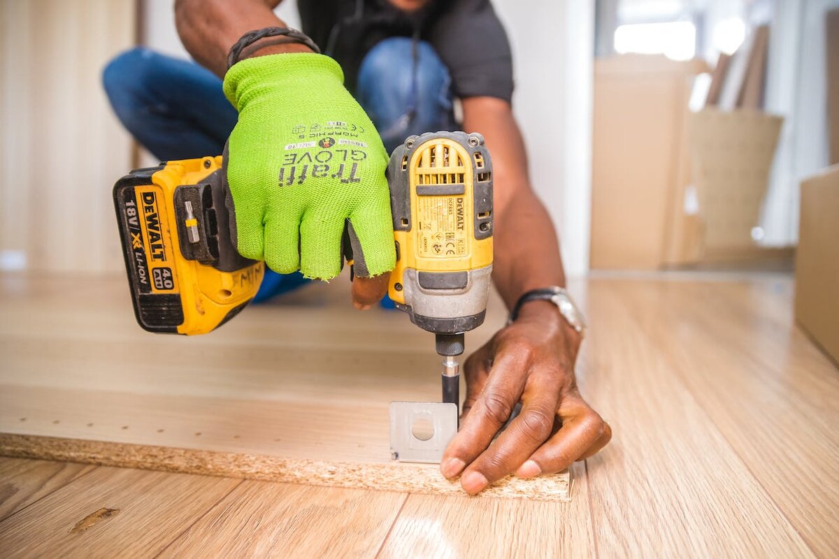 Фото: Bidvine: https://www.pexels.com/ru-ru/photo/dewalt-1249611/