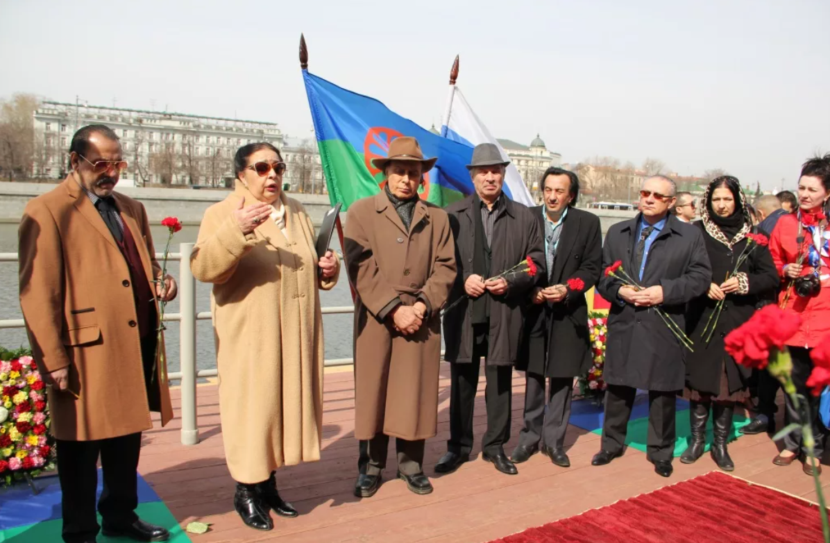 союз цыган. цыганский флаг. союз цыган. цыганский праздник 8 апреля. флаг цыганского народа.