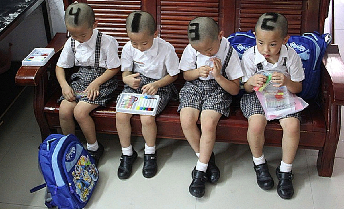 Четверо детей как правильно. Китайские дети. Смешные китайские дети. Смешные ситуации в школе. Китайские Близнецы.