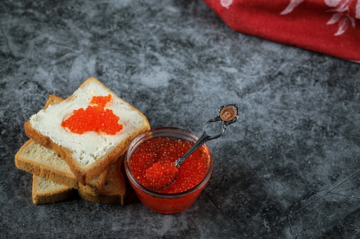    Цена на красную икру в российских магазинах опустилась ниже 6 тысяч рублей