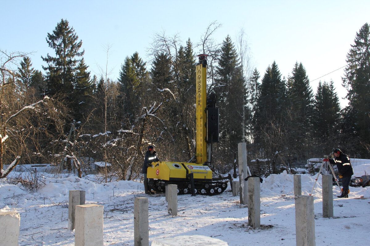 Минусовые температуры позволяют смонтировать фундамент для причала, пирса или бани прямо на замерзшей воде.