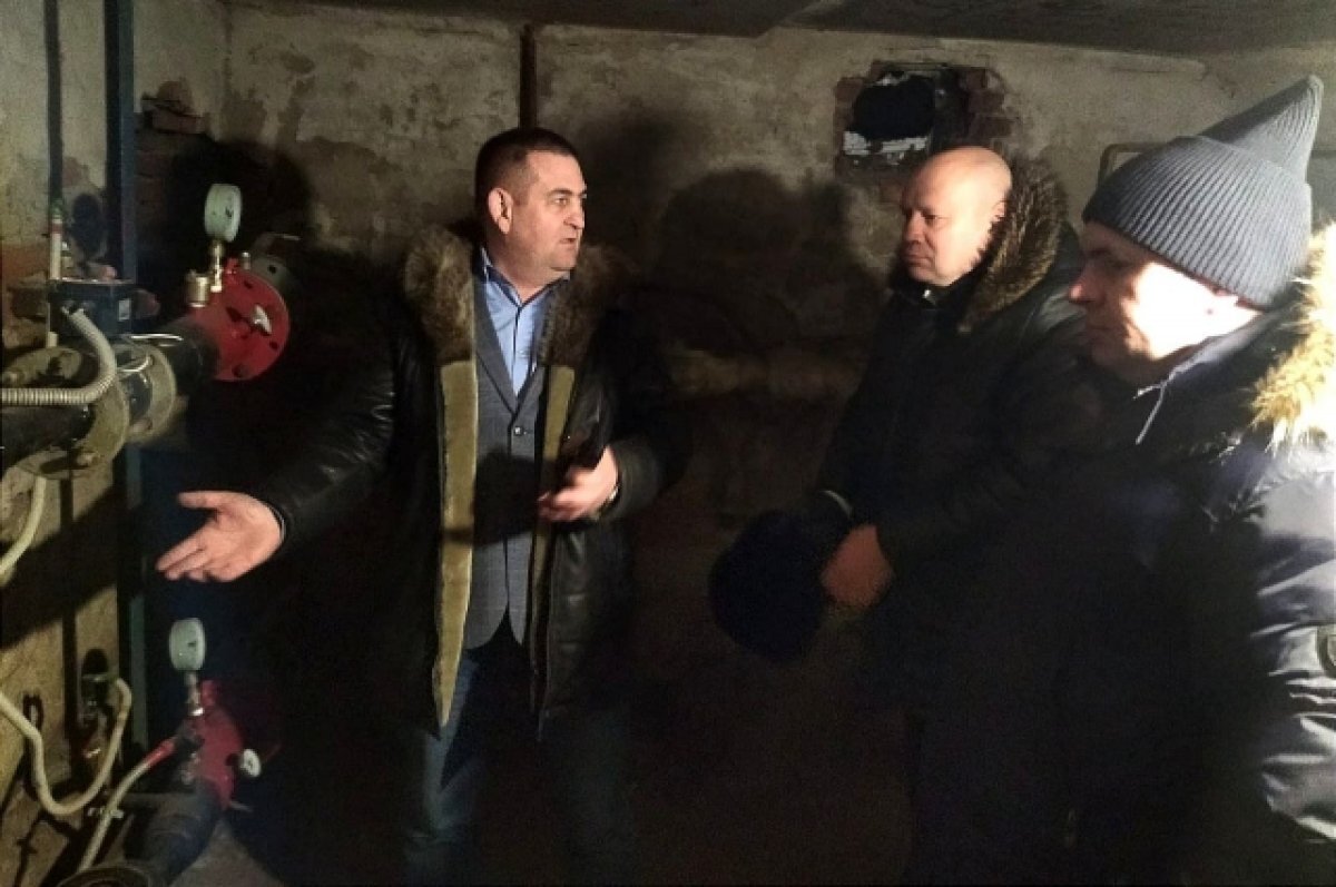    Мэр Шелест посетил омские дома, в которых остались проблемы с отоплением