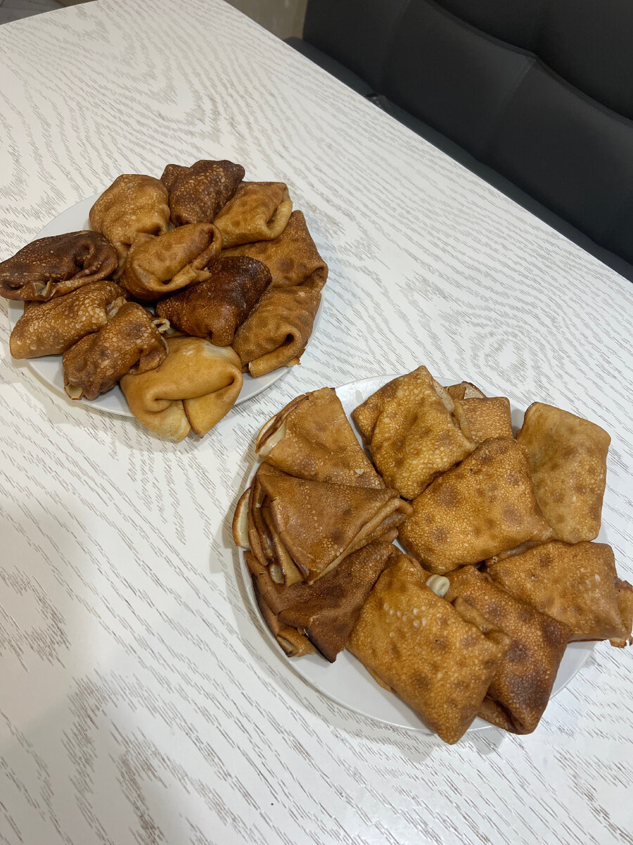 Напекли с детьми блинчиков 