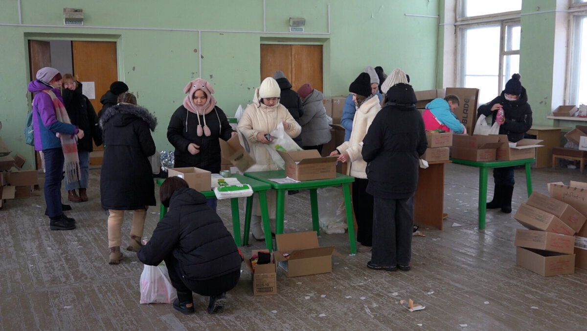 Фасовка подарков в рамках акции «С теплом из дома» завершена | Красноуфимск  Онлайн | Дзен