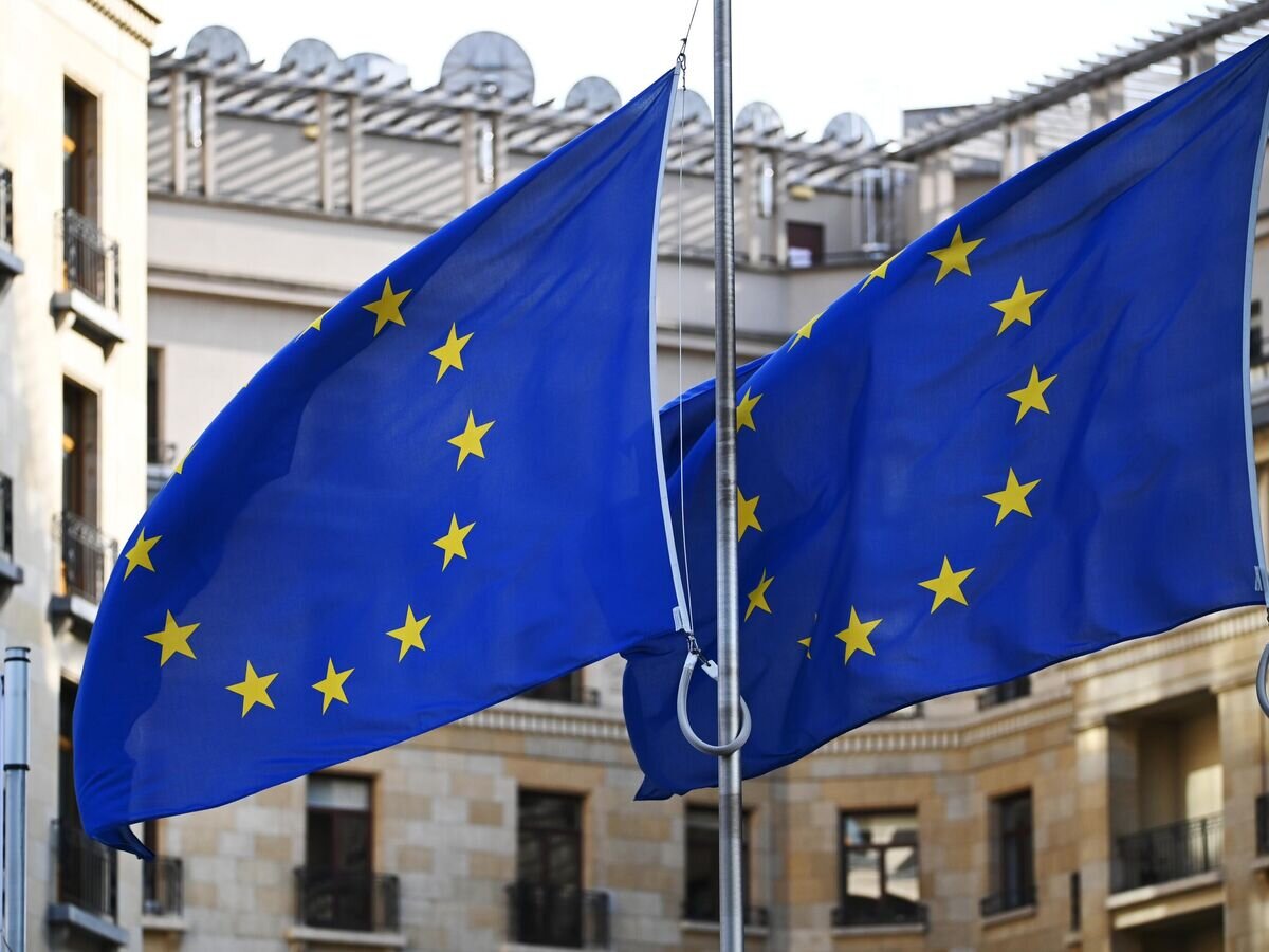 Флаги с символикой Евросоюза© РИА Новости / Алексей Витвицкий