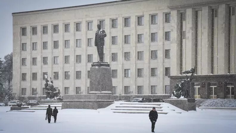     В Ставропольском крае в ближайшие дни сохранится холодная погода и выпадет снег, сообщили синоптики.