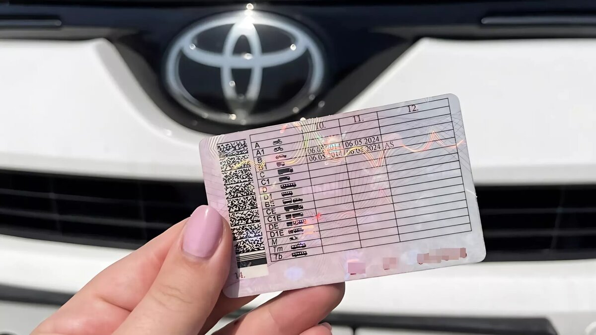     В подразделениях Госавтоинспекции столицы временно прекратили выдачу водительских прав, а также регистрацию транспортных средств — причина в сбое в системе ведомства.