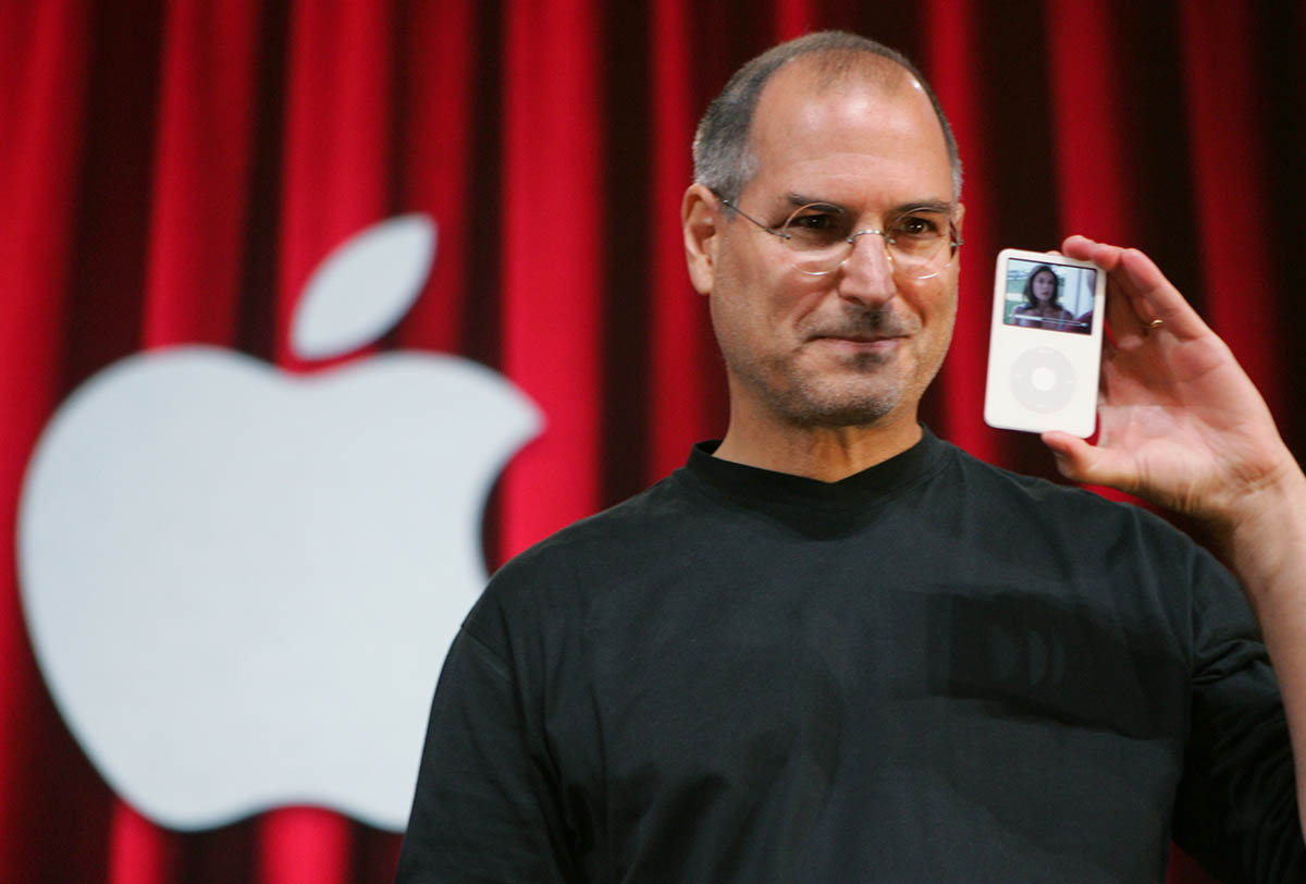 Стив джобс основатели компаний сша. Стив Джобс. Apple Стив Джобс. Создатель айфона Стив Джобс. Стив Джобс в 2011 году.