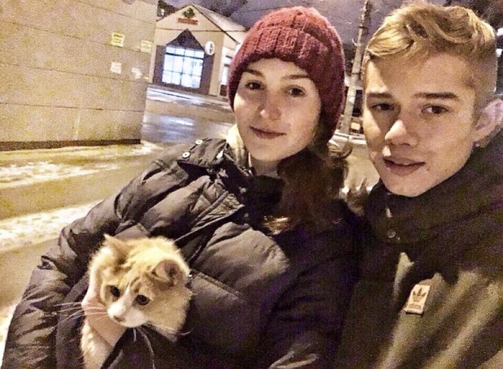 Актер "Слова пацана" Рузиль Минекаев станцевал с женой медленный танец под хит С