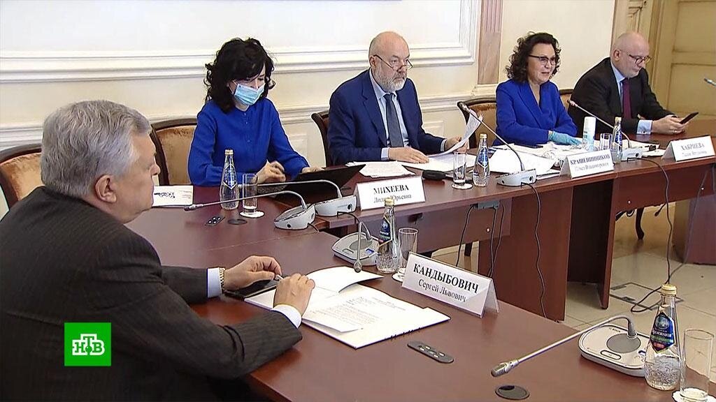    Принятие поправок в Конституцию приведет к изменению более 150 законов