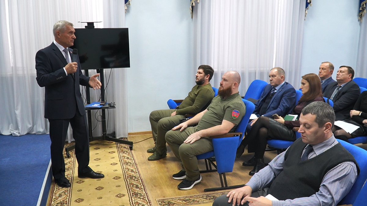    В Краснодаре обсудили вопросы трудоустройства участников СВО. Фото: телеканал «Краснодар»