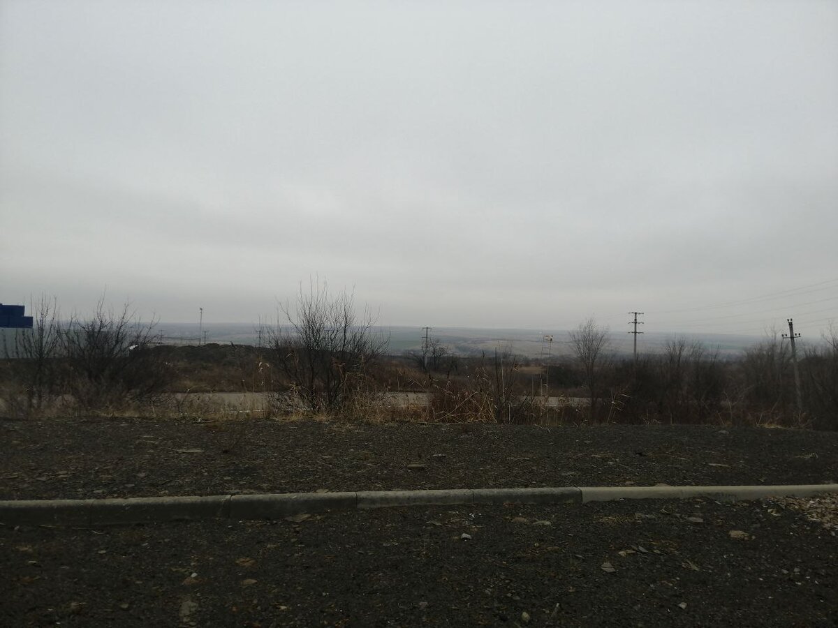 Вид на ЛНР сразу после КПП на въезд в прифронтовую зону.