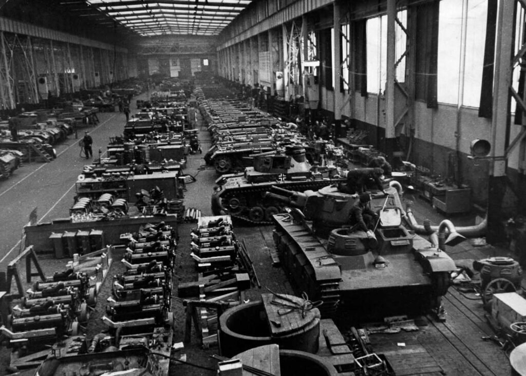 Военный завод общества "Нобель и К" в Штутгарте, 1941 год. фото из ria.ru