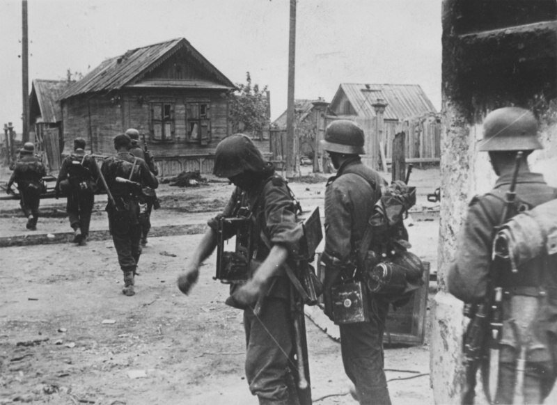 Германские солдаты на Восточном фронте, сентябрь 1941 года. фото из rg.ru